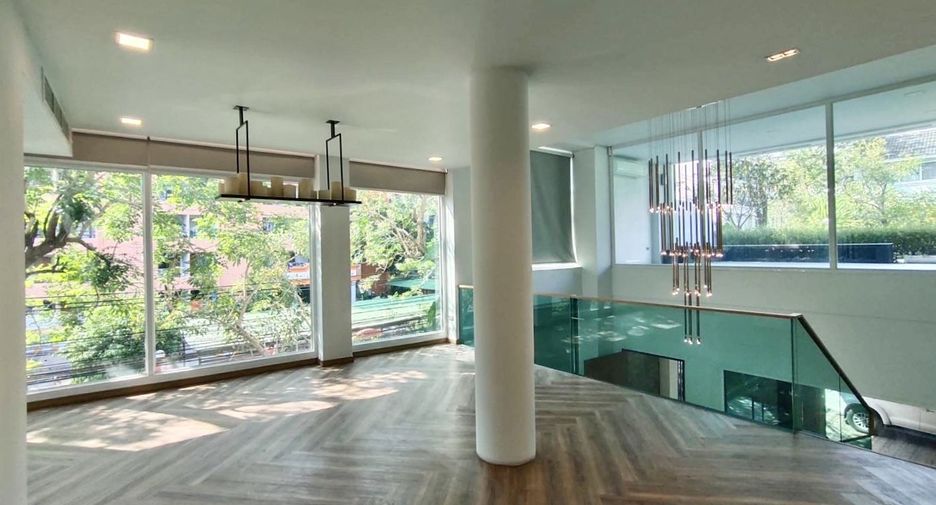 For sale 3 bedrooms townhouse in Watthana, Bangkok