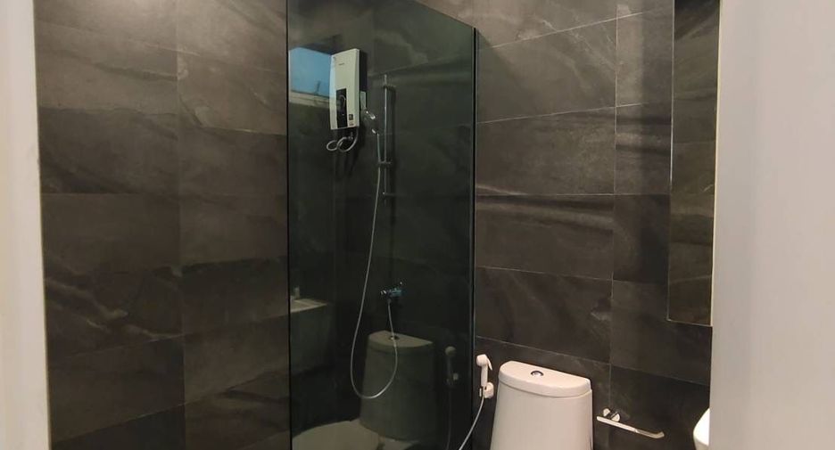 For sale 3 bedrooms townhouse in Watthana, Bangkok