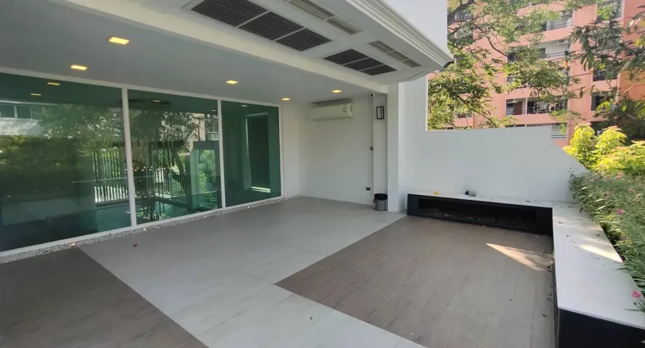 Casa adosada en venta de 3 habitaciones en Watthana, Bangkok