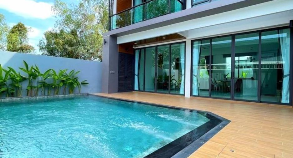 Villa en alquiler de 3 habitaciones en Bang Lamung, Chonburi