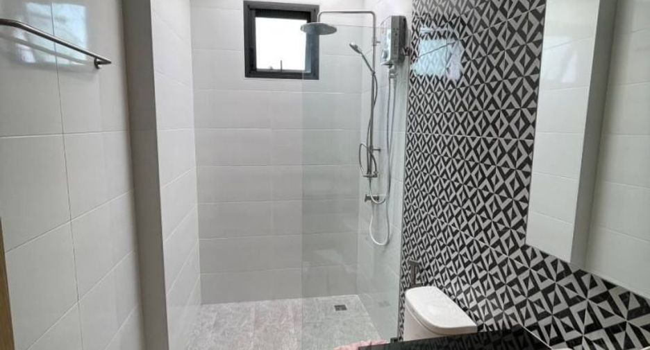 Villa en alquiler de 3 habitaciones en Bang Lamung, Chonburi