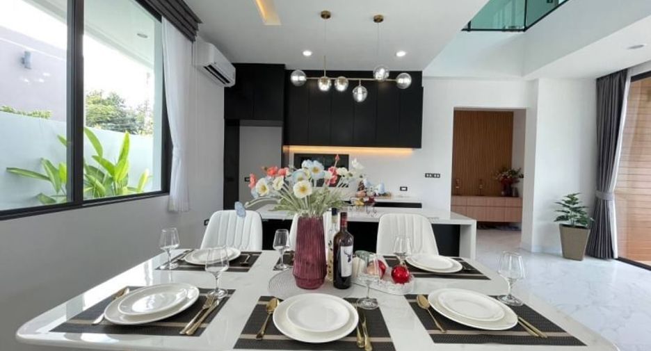 Villa en alquiler de 3 habitaciones en Bang Lamung, Chonburi