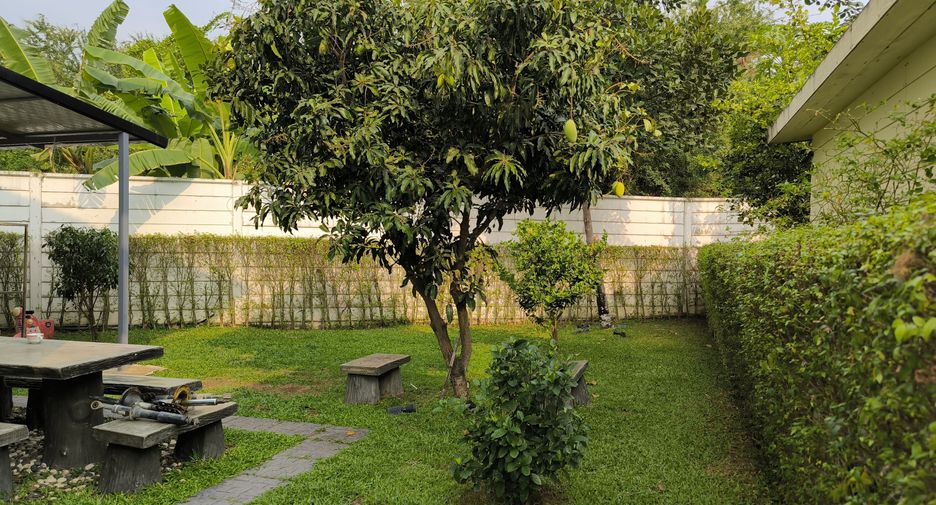 For rent 4 bedrooms house in Mueang Samut Prakan, Samut Prakan