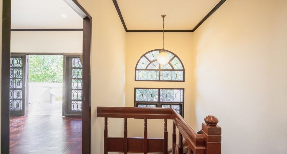 For sale 3 bedrooms house in Bang Kapi, Bangkok
