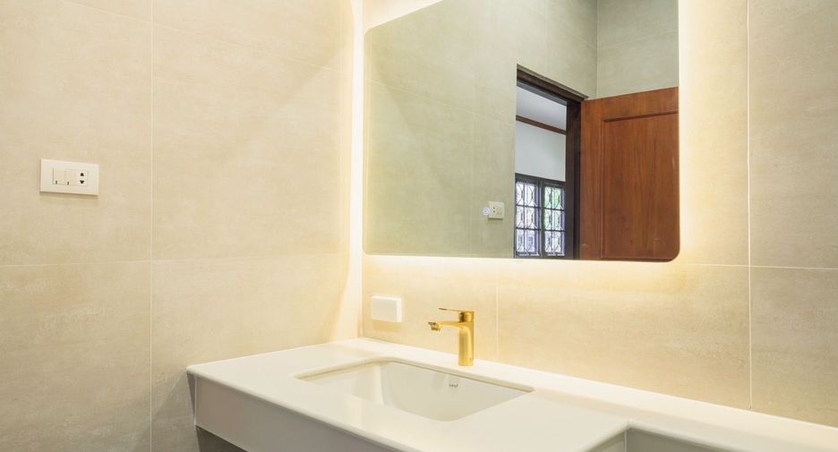 For sale 3 bedrooms house in Bang Kapi, Bangkok