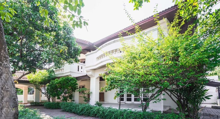 For sale 3 bedrooms house in Bang Kapi, Bangkok