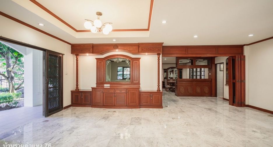 For sale 3 bedrooms house in Bang Kapi, Bangkok