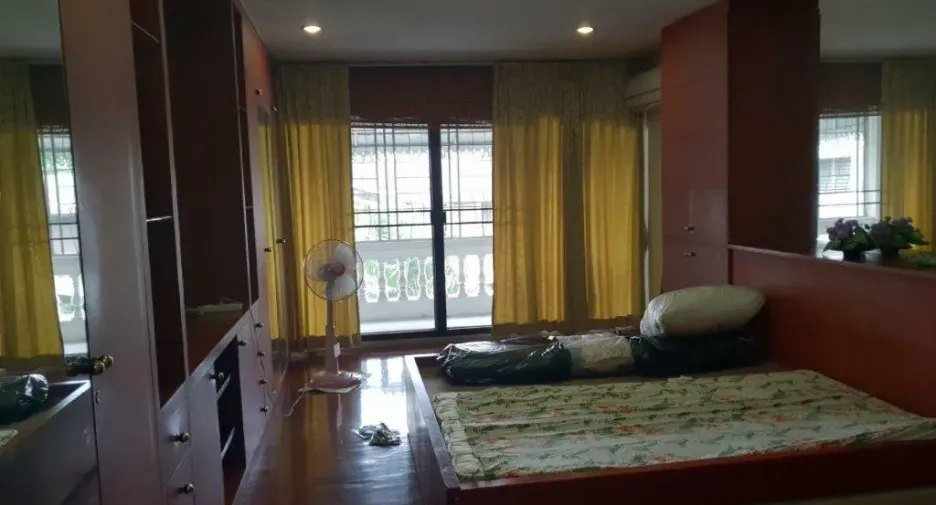 For sale 4 ベッドルーム townhouse in Thung Khru, Bangkok