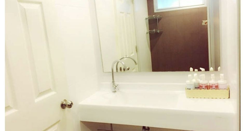 For rent 1 bed condo in Huai Khwang, Bangkok