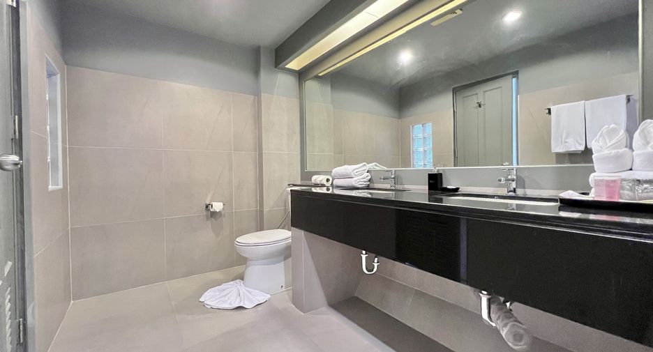 Hotel en venta de 76 habitaciones en Si Racha, Chonburi