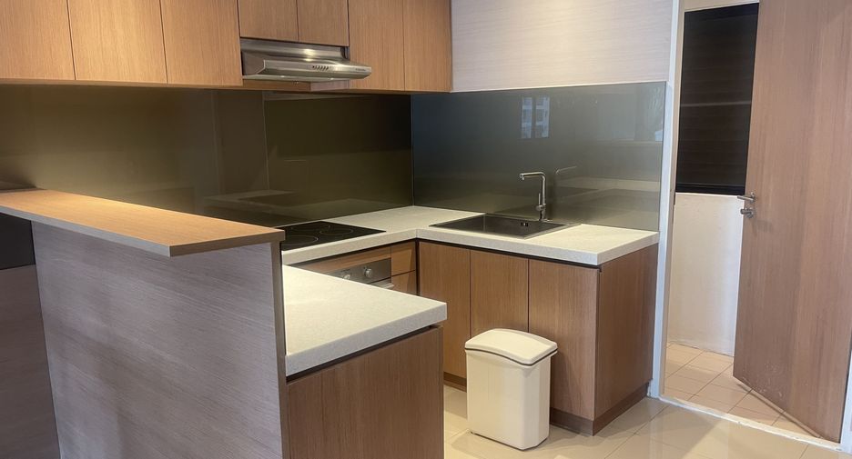 For rent 2 bedrooms condo in Watthana, Bangkok