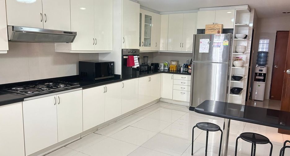 For rent 3 ベッドルーム condo in Khlong Toei, Bangkok