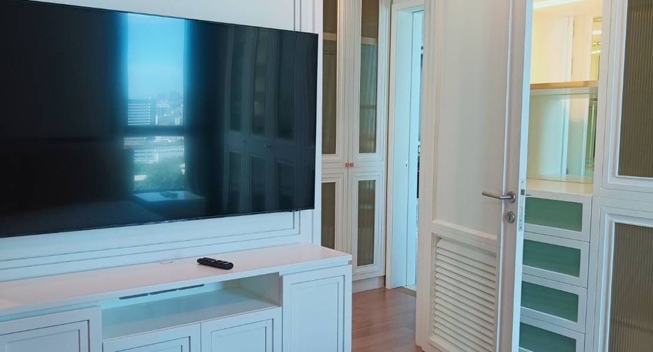 For rent 3 bedrooms condo in Watthana, Bangkok