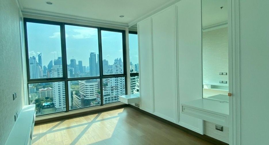 For rent 3 bedrooms condo in Watthana, Bangkok