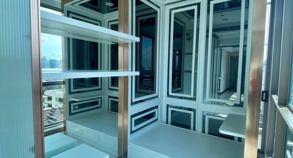 For rent 3 bedrooms condo in Watthana, Bangkok