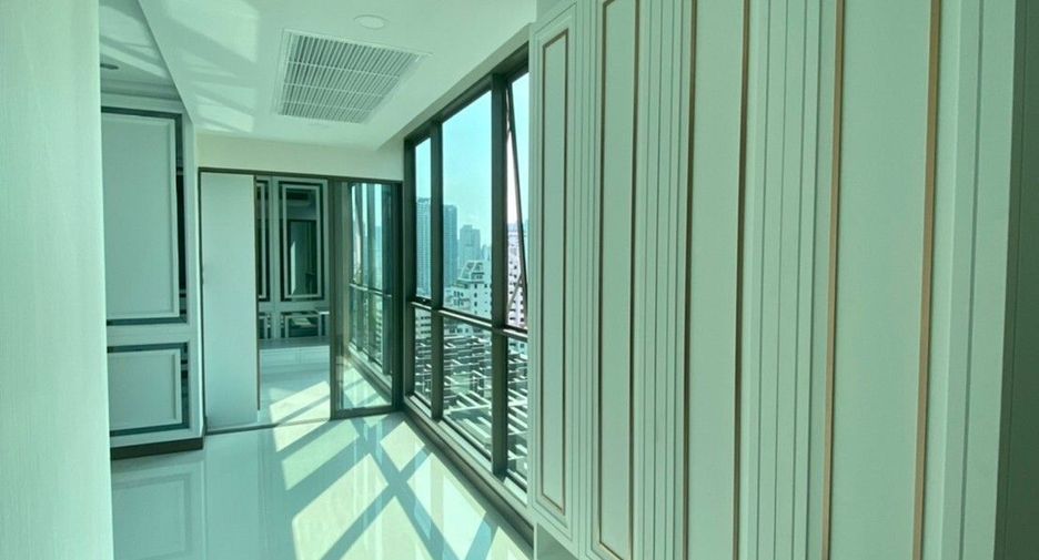 For rent 3 bedrooms condo in Watthana, Bangkok