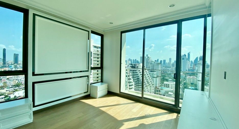 For rent 3 bedrooms condo in Watthana, Bangkok