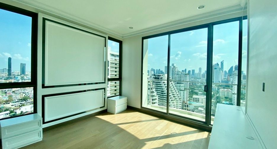 For rent 3 bedrooms condo in Watthana, Bangkok