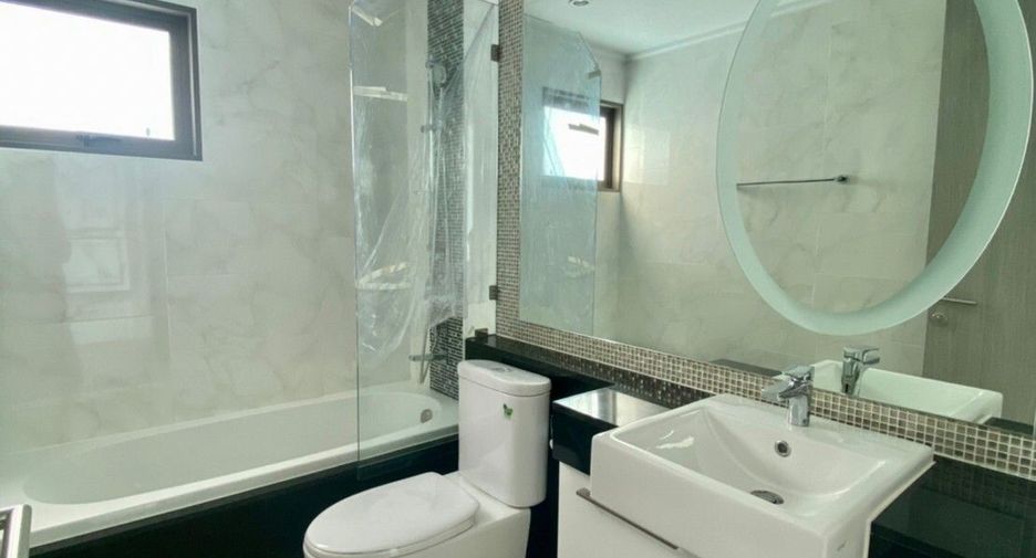 For rent 3 bedrooms condo in Watthana, Bangkok