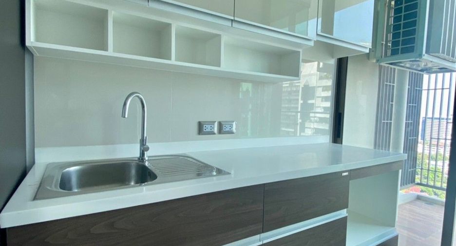 For rent 3 bedrooms condo in Watthana, Bangkok
