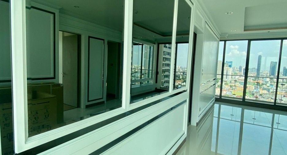 For rent 3 bedrooms condo in Watthana, Bangkok