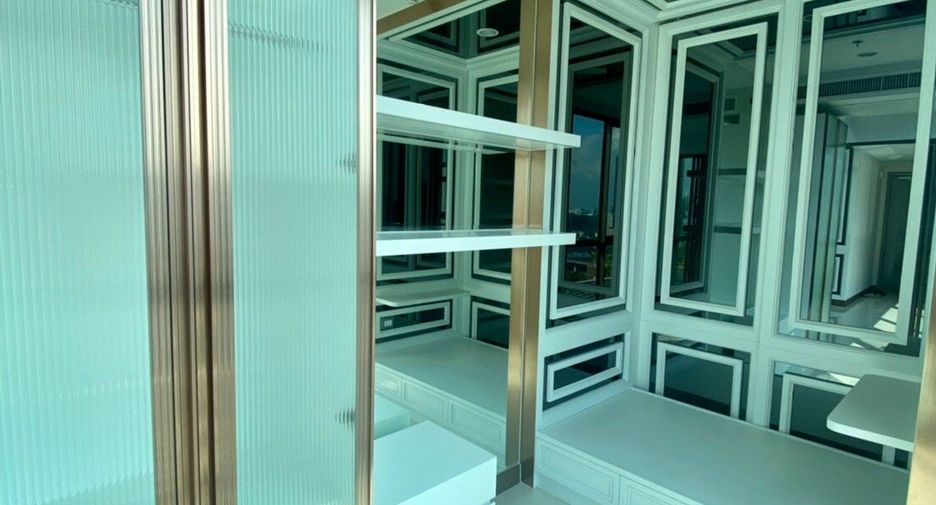 For rent 3 bedrooms condo in Watthana, Bangkok