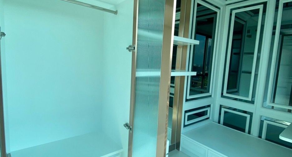 For rent 3 bedrooms condo in Watthana, Bangkok