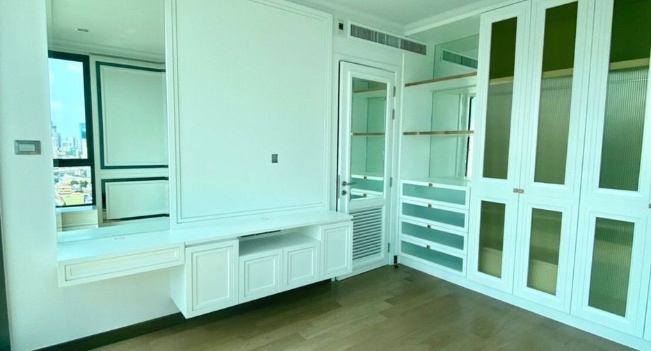 For rent 3 bedrooms condo in Watthana, Bangkok