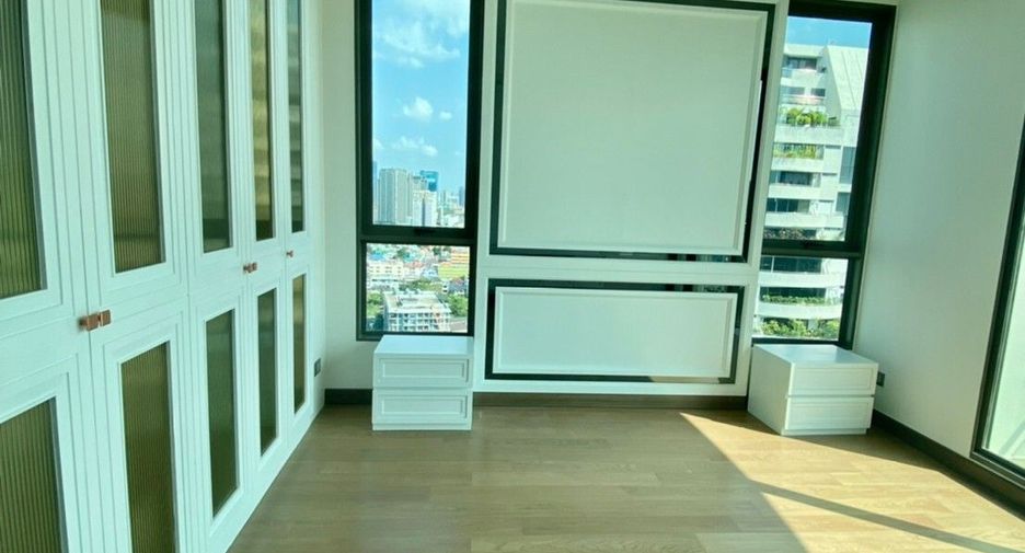 For rent 3 bedrooms condo in Watthana, Bangkok
