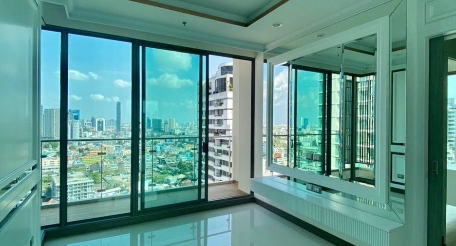 For rent 3 bedrooms condo in Watthana, Bangkok