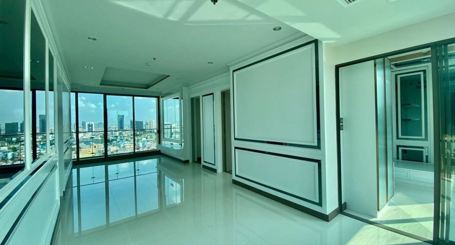 For rent 3 bedrooms condo in Watthana, Bangkok