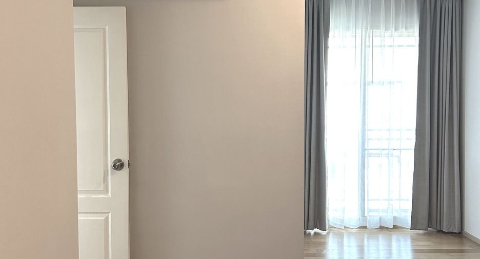For rent 2 bedrooms condo in Khlong San, Bangkok