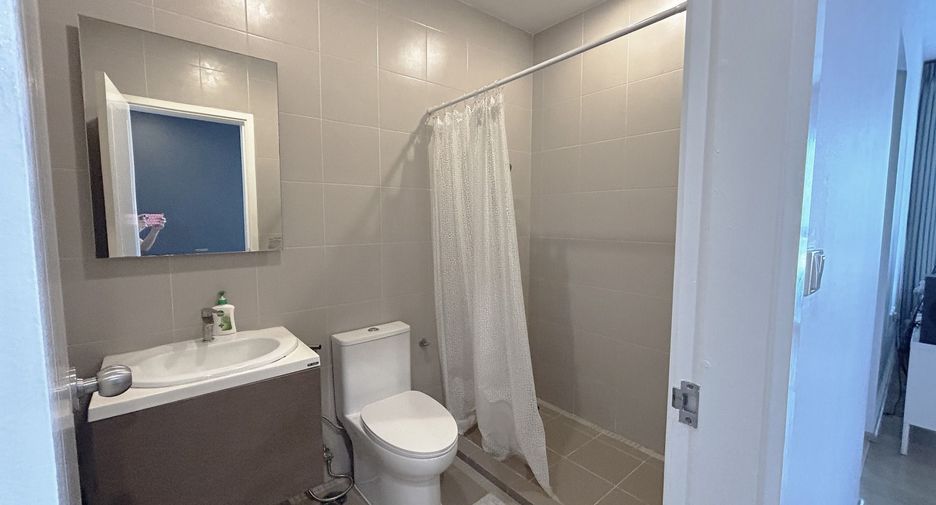 For rent 2 bedrooms condo in Khlong San, Bangkok