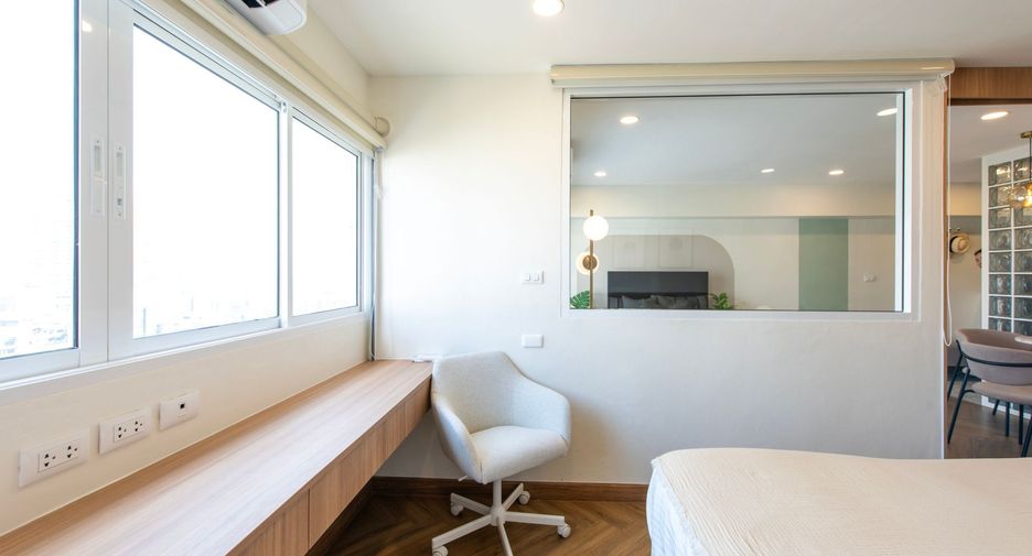 For sale 1 bed condo in Watthana, Bangkok