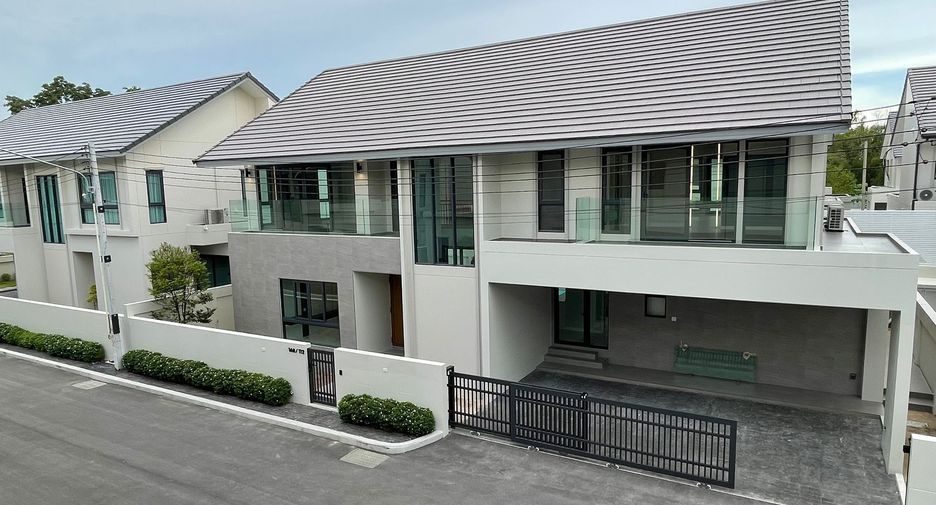 For sale 4 bedrooms house in Bang Lamung, Chonburi