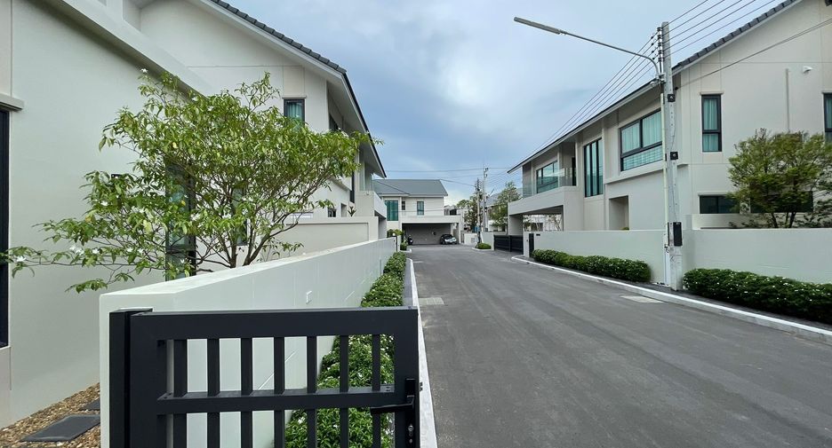For sale 4 bedrooms house in Bang Lamung, Chonburi