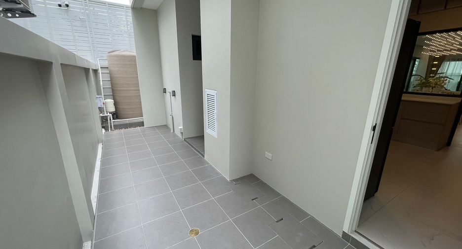 For sale 4 bedrooms house in Bang Lamung, Chonburi