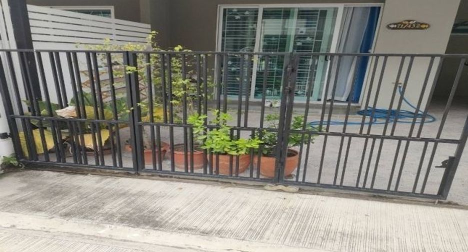 For sale 3 bedrooms townhouse in Bang Lamung, Chonburi