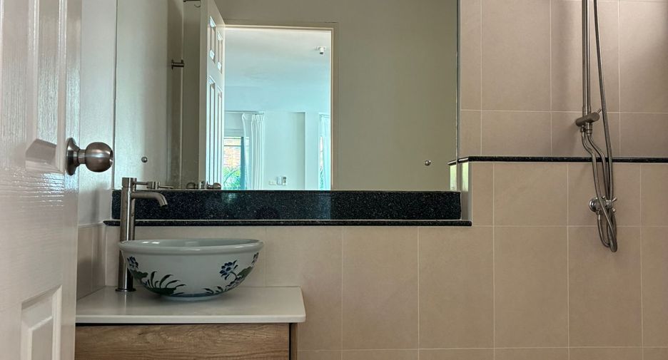 For rent 3 bedrooms villa in Mueang Phuket, Phuket