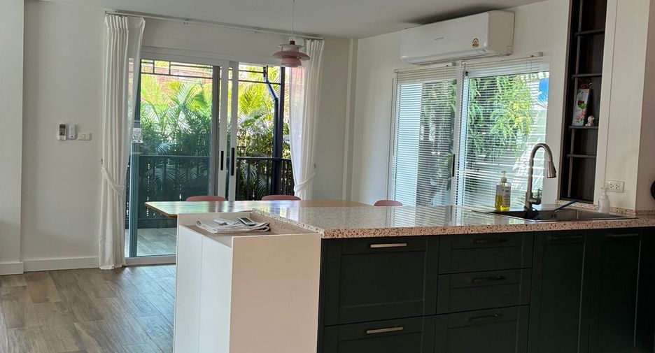 For rent 3 bedrooms villa in Mueang Phuket, Phuket