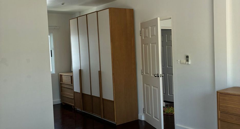 For rent 3 bedrooms villa in Mueang Phuket, Phuket