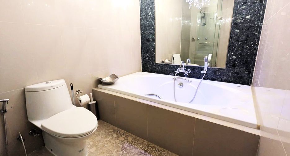 For rent 2 bedrooms condo in Khlong Toei, Bangkok