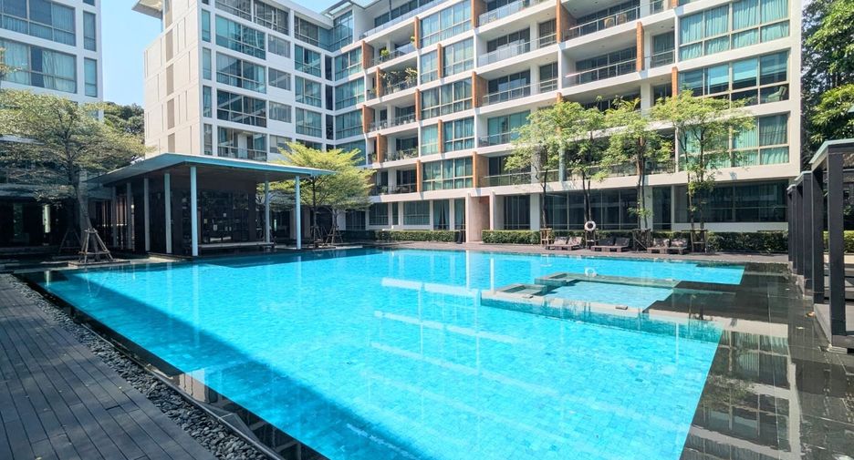 For rent 2 bedrooms condo in Khlong Toei, Bangkok