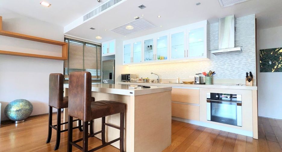 For rent 2 bedrooms condo in Khlong Toei, Bangkok