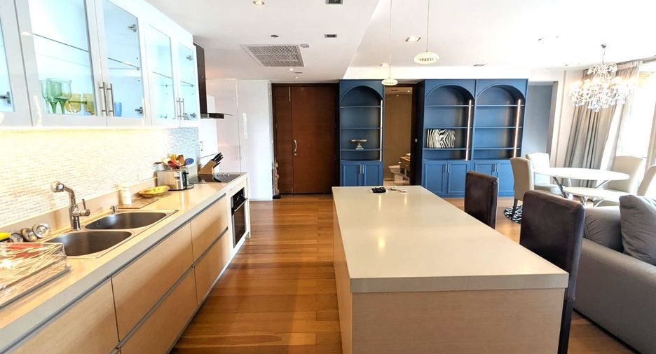 For rent 2 bedrooms condo in Khlong Toei, Bangkok