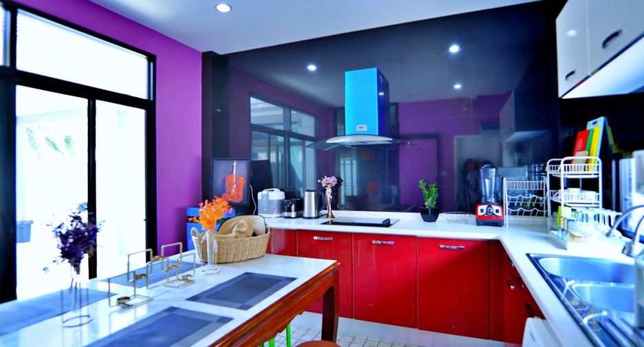 Casa en venta y en alquiler de 3 habitaciones en Bang Lamung, Chonburi