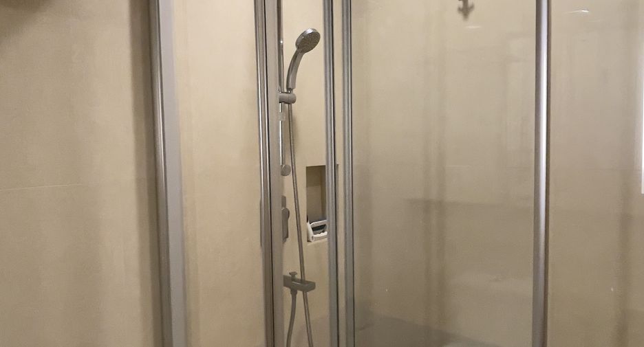 Wohnung zur Miete mit Studio in Khlong Toei, Bangkok