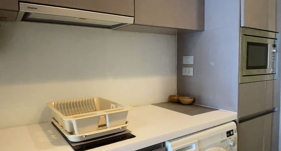 Wohnung zur Miete mit Studio in Khlong Toei, Bangkok