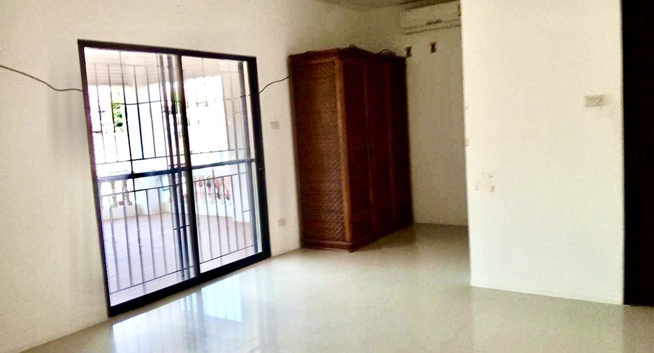 For sale 4 bedrooms house in Bang Lamung, Chonburi