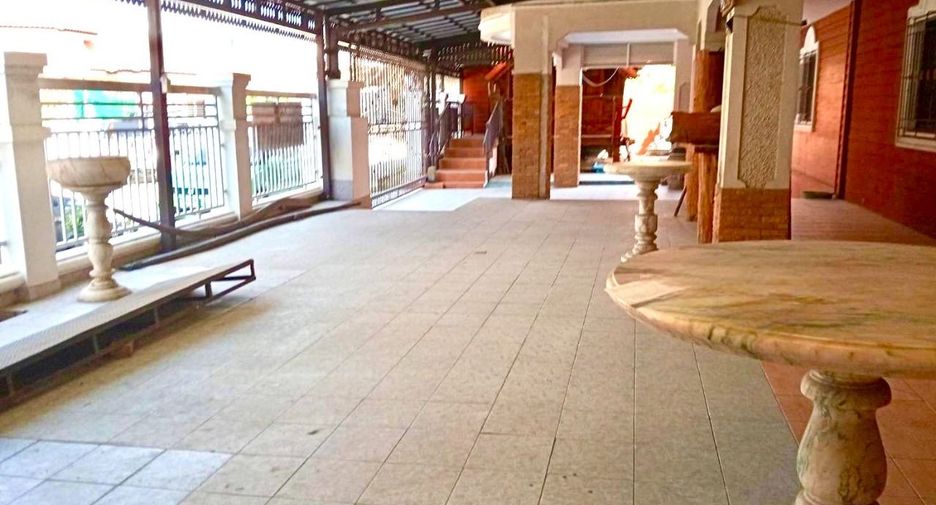 For sale 4 bedrooms house in Bang Lamung, Chonburi